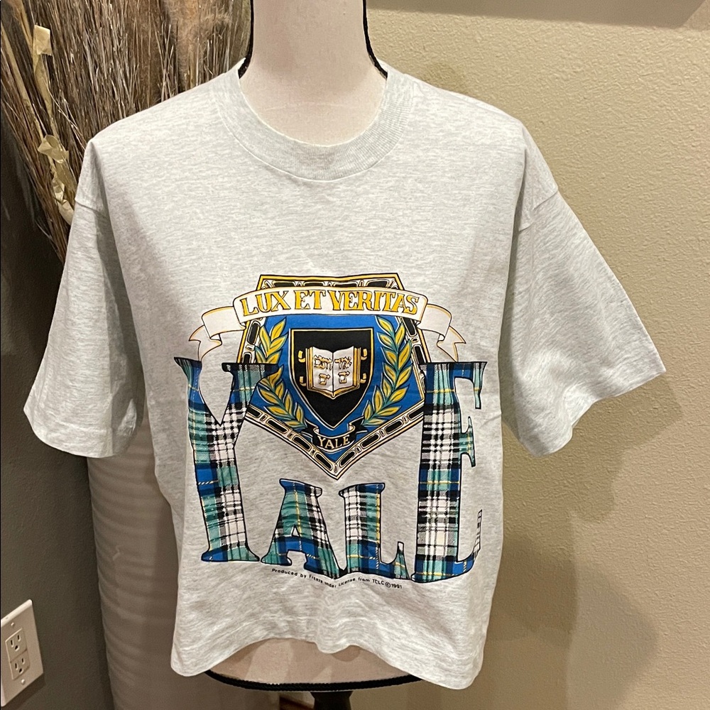 Vintage Yale University Academia Shield Fruit of the Loom 1991 Y2K Crop T-Shirt